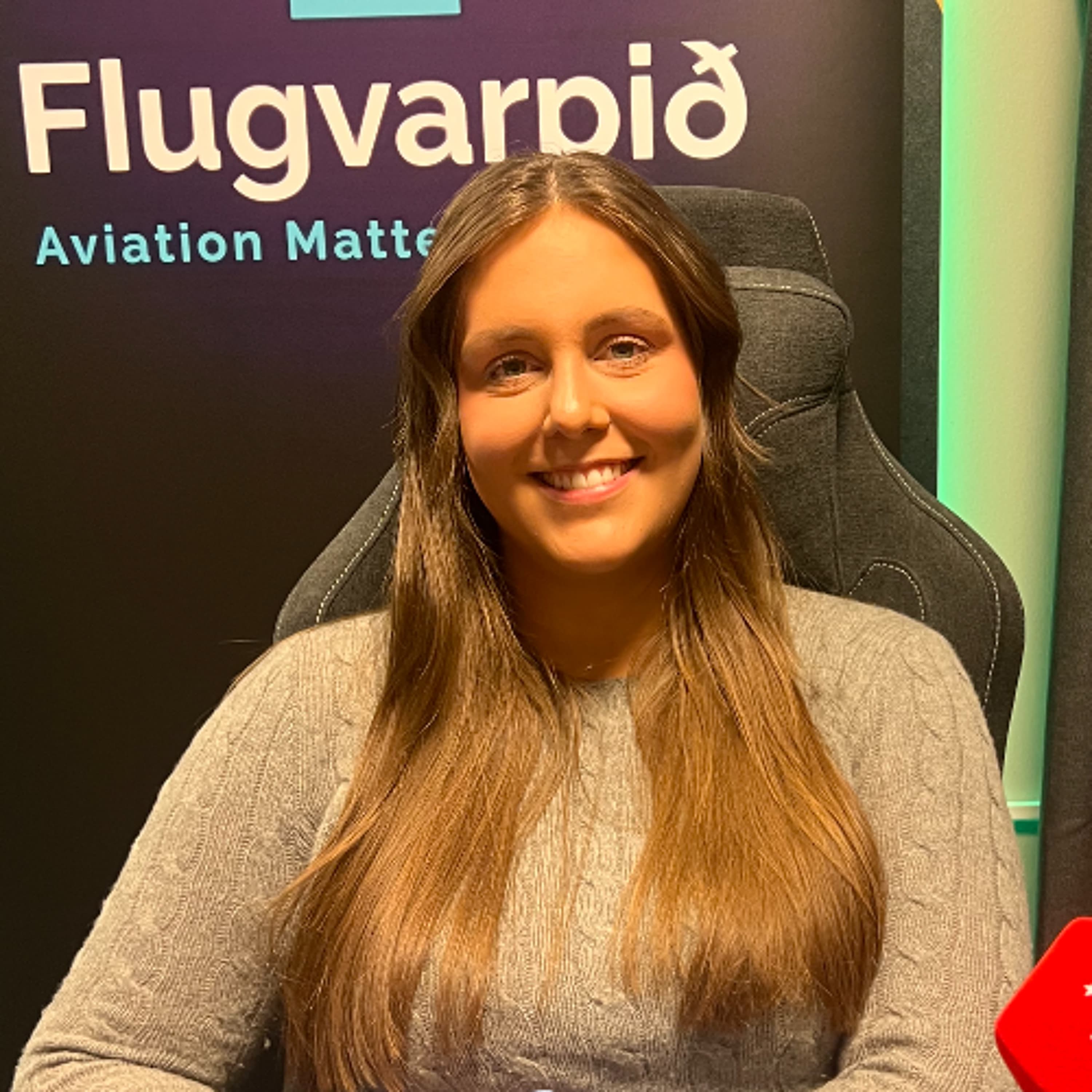 #144 – Heillaðist af fluginu og stýrir nú flugumferð á Reykjavíkurflugvelli. Vill efla samtalið við flugmenn til að auka skilning milli hópa. Aníta Eik Kjartansdóttir